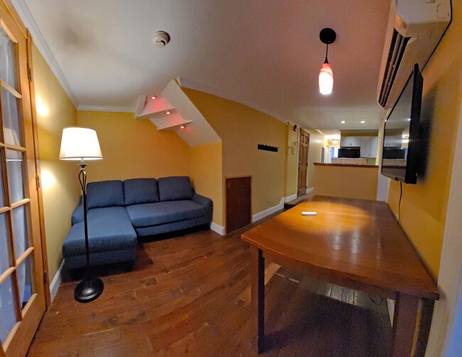 3402 Sansom St, Unit 3402 Sansom 2nd fl