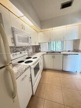 207 Lake Pointe Dr in Oakland Park, FL - Foto de edificio - Building Photo