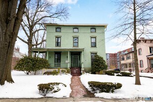 23 Charter Oak Pl in Hartford, CT - Building Photo