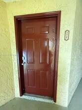 731 Vista Isles Dr in Plantation, FL - Foto de edificio - Building Photo