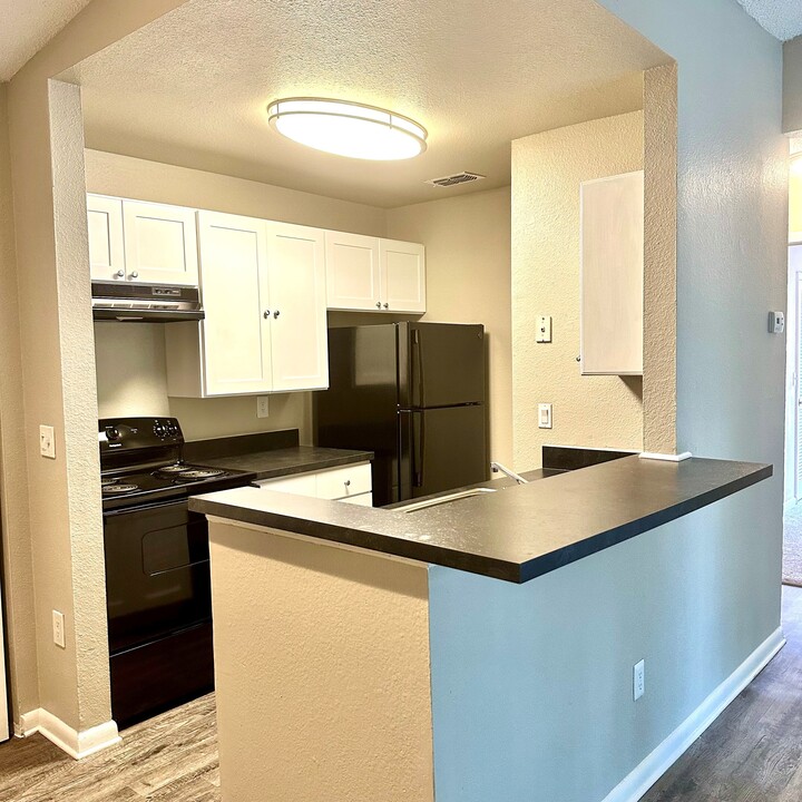 Aqua Bay in Naples, FL - Building Photo