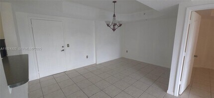 9300 Fontainebleau Blvd in Miami, FL - Building Photo - Building Photo