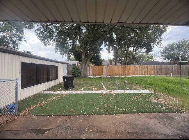 property at 10907 Montverde Ln