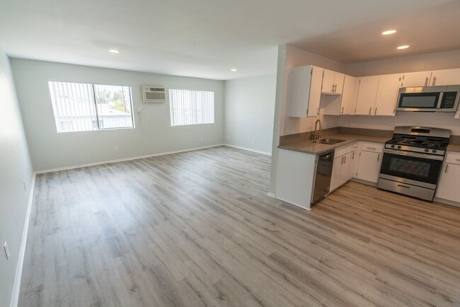 226 South Serrano in Los Angeles, CA - Building Photo - Interior Photo