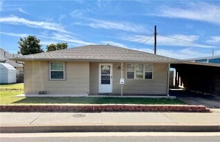 516 E Huber Ave in Weatherford, OK - Building Photo