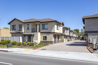 8935 N Magnolia Ave in Santee, CA - Building Photo - Building Photo