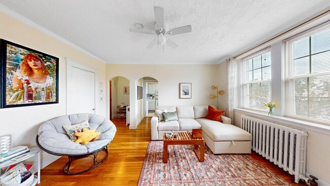 15 Governors Ave, Unit 17 in Medford, MA - Foto de edificio - Building Photo