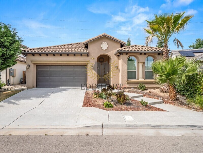 1026 E Carnoustie Ave in Fresno, CA - Building Photo