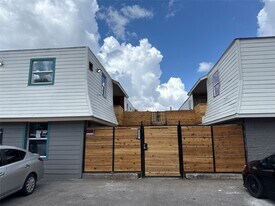 2434 Lidstone St in Houston, TX - Building Photo