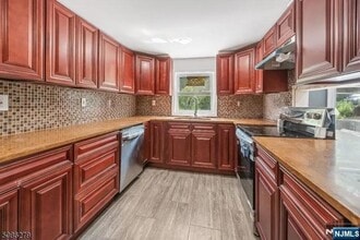 11 Longview Trail in Branchville, NJ - Building Photo - Building Photo