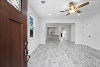 913 Turner Dr in Houston, TX - Building Photo - Building Photo