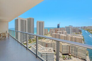 4010 S Ocean Dr in Hollywood, FL - Building Photo