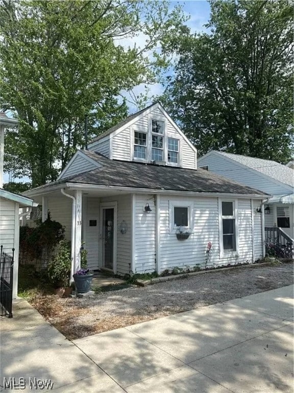 property at 33 Billow Beach