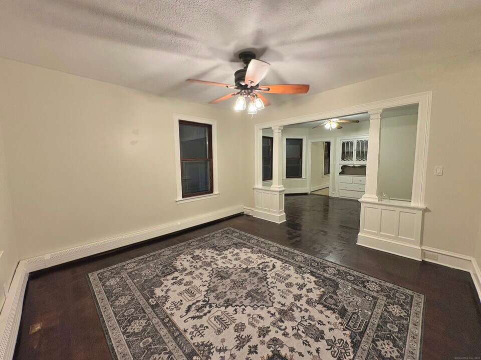 72 Sterling St in Hartford, CT - Building Photo