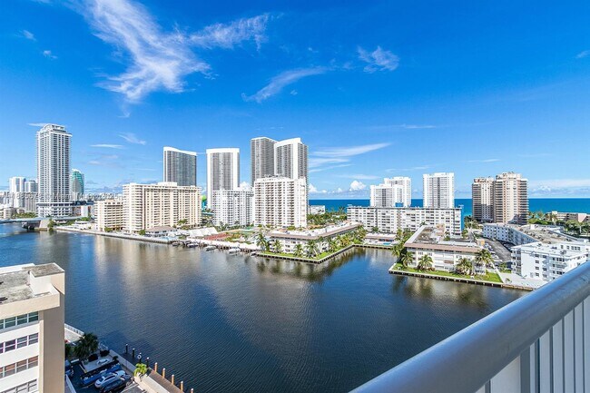 121 Golden Isles Dr in Hallandale Beach, FL - Building Photo - Building Photo