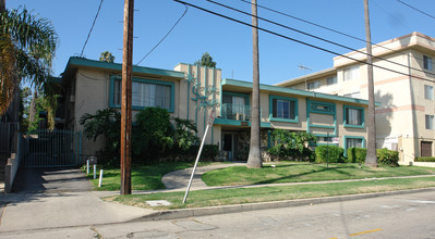 Starlight Apartments in Sherman Oaks, CA - Building Photo - Building Photo