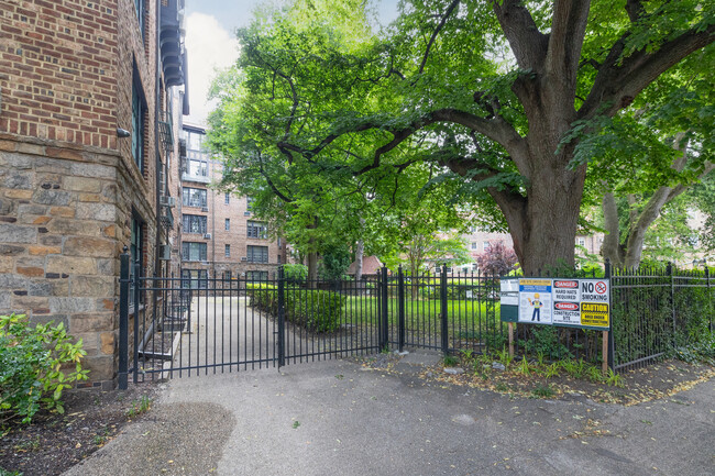 The Inn Apartments in Forest Hills, NY - Foto de edificio - Building Photo