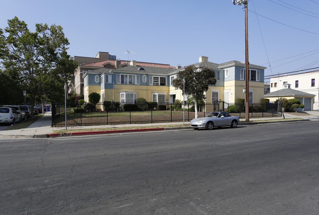 901 S Gramercy Pl in Los Angeles, CA - Building Photo