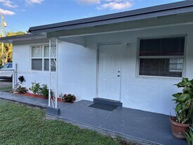 2520 NE 181st St in North Miami Beach, FL - Building Photo