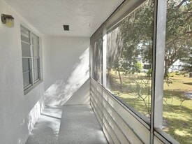 239 Sussex L in West Palm Beach, FL - Building Photo