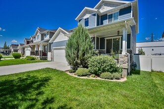 788 Star Spangled Dr in Bluffdale, UT - Building Photo - Building Photo