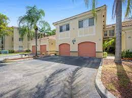 2193 Centergate Dr in Miramar, FL - Building Photo