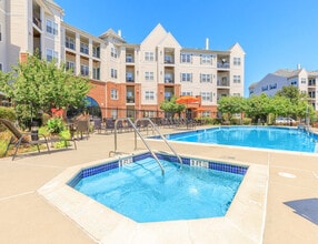 The Apartments at Aberdeen Station in Aberdeen, NJ - Foto de edificio - Building Photo