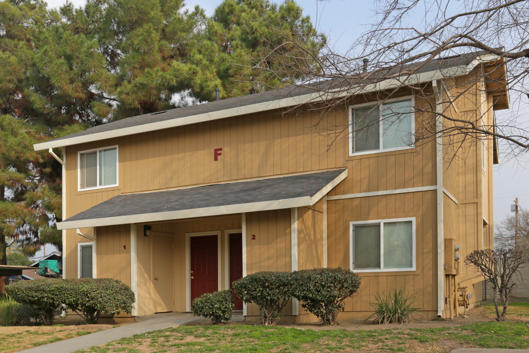 Corcoran Garden Apartments in Corcoran, CA - Building Photo