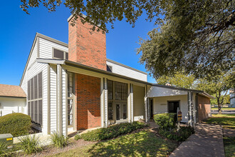 Churchill Crossing Apartments in Austin, TX - Building Photo - Building Photo