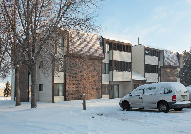 Sunwood Apartments in Willmar, MN - Building Photo - Building Photo