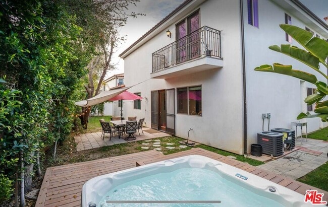 19246 Liam Ln in Los Angeles, CA - Building Photo - Building Photo