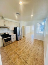 11860 Cliffrose Ct in Adelanto, CA - Foto de edificio - Building Photo