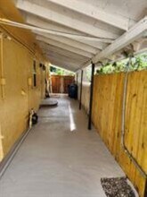 953 NE 34th St in Oakland Park, FL - Foto de edificio - Building Photo