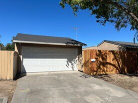 2336 Nancy Ln in Modesto, CA - Building Photo