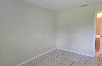 4642 Golfview Blvd in Lehigh Acres, FL - Building Photo - Building Photo