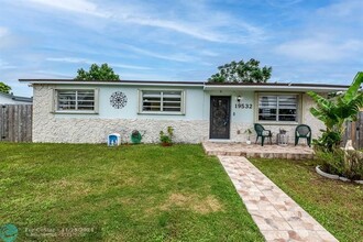 19532 SW 120th Ave in Miami, FL - Building Photo - Building Photo