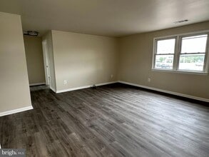 1437 Liberty Rd in Sykesville, MD - Foto de edificio - Building Photo