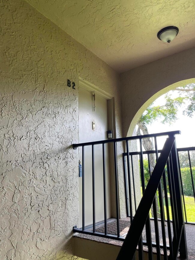 516 Shady Pine Way in Greenacres, FL - Building Photo - Building Photo