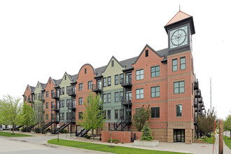 Oak Hill Jackson Brickstones in Cedar Rapids, IA - Foto de edificio - Building Photo