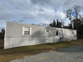 2680 Wynn Rd in Marianna, FL - Building Photo
