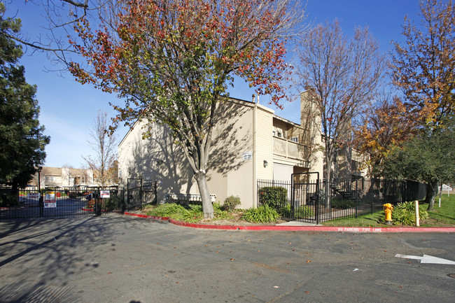 Alder Grove in North Highlands, CA - Building Photo - Building Photo