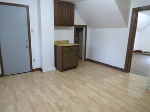 1202 13th Ave E in Menomonie, WI - Building Photo - Building Photo