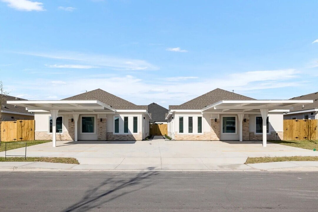 823 N Woodson Ave in Edinburg, TX - Building Photo
