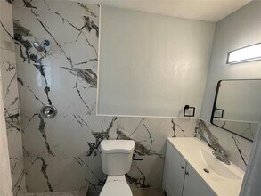 7902 NW 70th Ct in Tamarac, FL - Building Photo - Building Photo