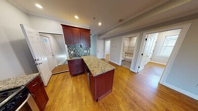 27 Chestnut Ave, Unit 1 in Boston, MA - Building Photo - Building Photo