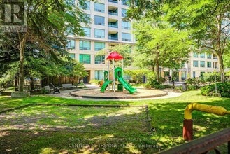 238 Doris Ave in Toronto, ON - Building Photo - Building Photo