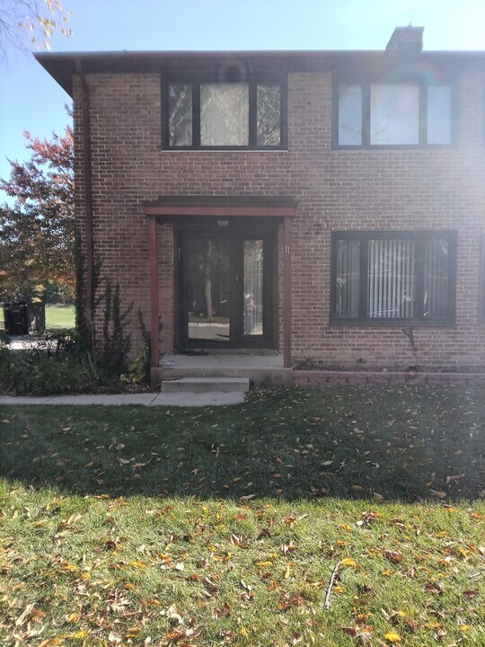 11 Dunlap Rd in Park Forest, IL - Building Photo