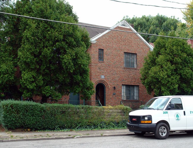 1507 Jackson St in Charleston, WV - Foto de edificio - Building Photo