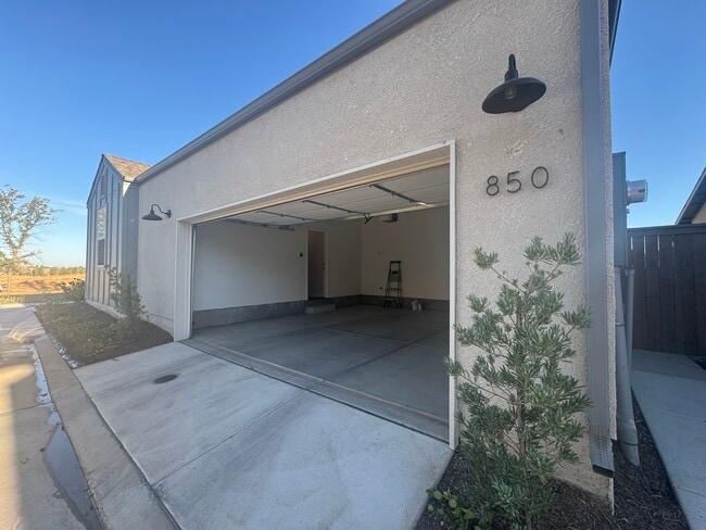 850 Livio Way in Madera, CA - Building Photo - Building Photo