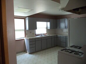 1224 6th Ave NE in Minot, ND - Building Photo - Building Photo